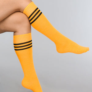 KOSTUUM Sporty Oranje Kousen met Zwarte Strepen