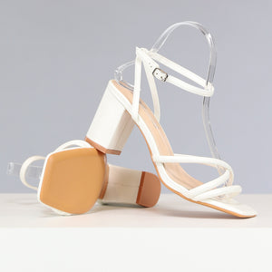 Lage Strappy Sandaletten in Wit