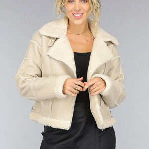 NEW0210 Beige Lederlook Jas met Teddy Voering
