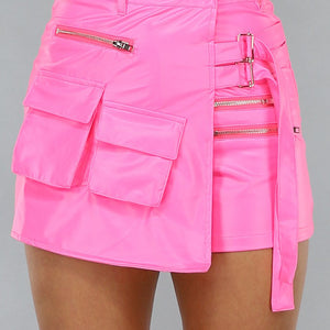 NEW1206 Roze Lederlook Overslag Skort met Ritsen en Gespdetails