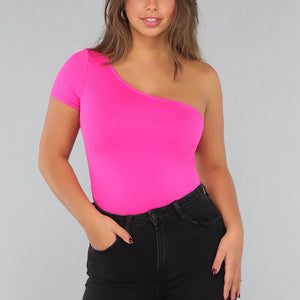 NEW220125 Fel Roze One Shoulder Bodysuit met Korte Mouw