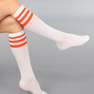 NEW290125 Witte Kousen met Oranje Strepen