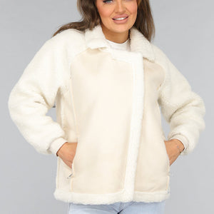 SALE30 Ecru Suèdelook Biker Jas met Teddy Mouwen