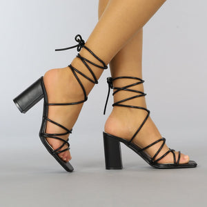 SALE50 Zwarte Wikkel Sandaletten met Blokhak