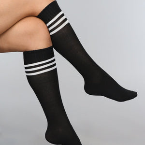 KOSTUUM Sporty Zwarte Kousen met Witte Strepen