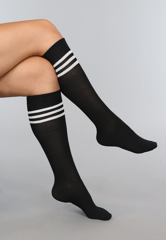 KOSTUUM Sporty Zwarte Kousen met Witte Strepen