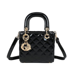 OP=OP.05.NL Zwarte Handtas met Laklook en Reliëf