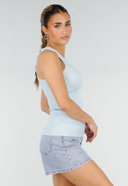 NEW290426 Lichtblauwe Rib Tanktop met Roze Tekst