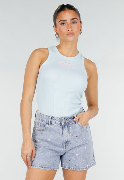 NEW290426 Lichtblauwe Rib Tanktop met Roze Tekst
