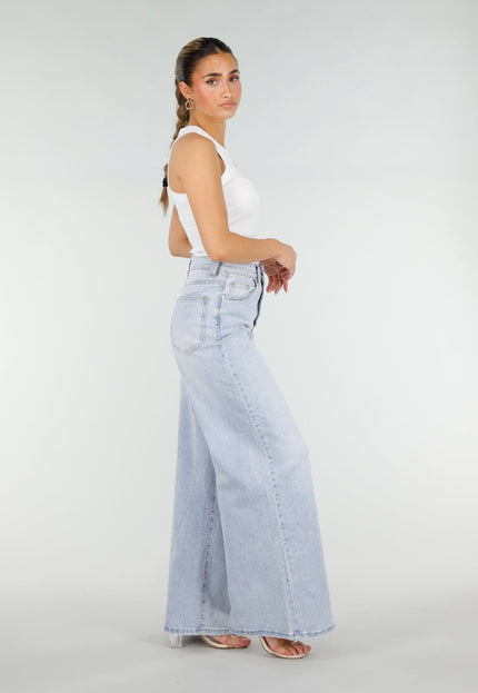 NEW290426 Witte Rib Tanktop met Roze Tekst