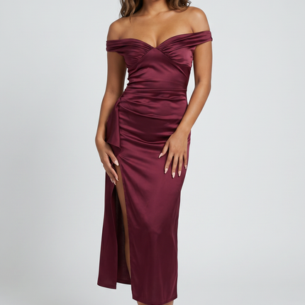 NEW010726 Bordeaux Off Shoulder Satijnen Maxi Jurk