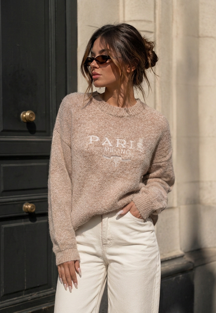 NEW020926 Beige Wollen Trui met Witte Tekstopdruk