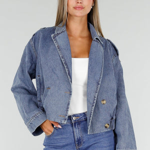 NEW020926 Blauw Kort Denim Jasje met Knoopsluiting