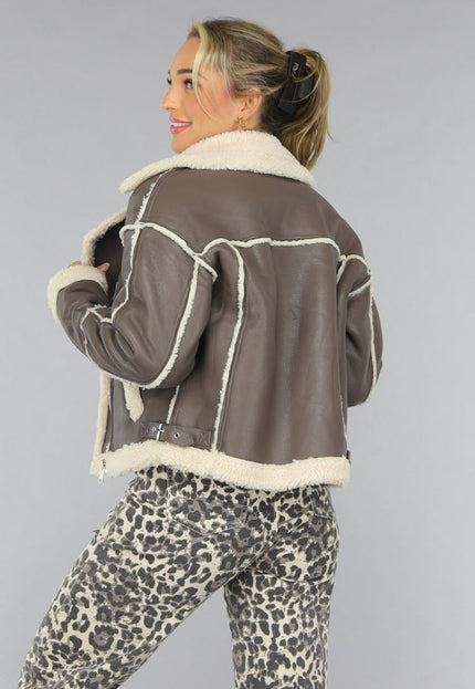 NEW0210 Taupe Lederlook Lammy Coat met Gesp Details