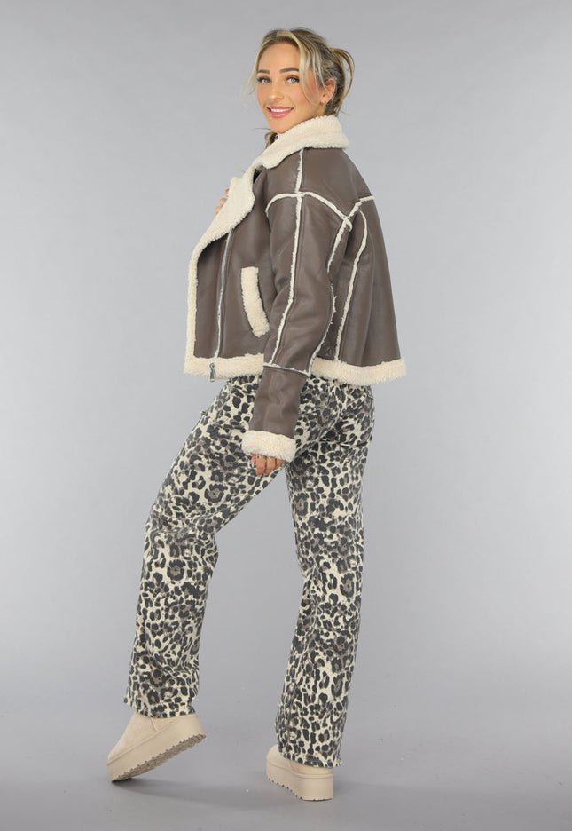 NEW0210 Taupe Lederlook Lammy Coat met Gesp Details