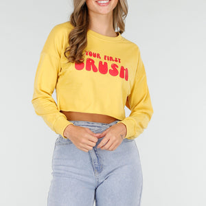 OP=OP.AV.09 Gele Crop Top met Tekstprint