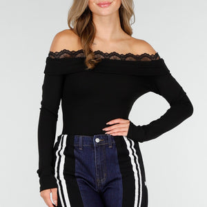 NEW030925 Zwarte Off-Shoulder Top met Kant