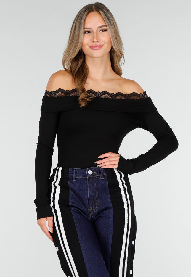 NEW030925 Zwarte Off-Shoulder Top met Kant