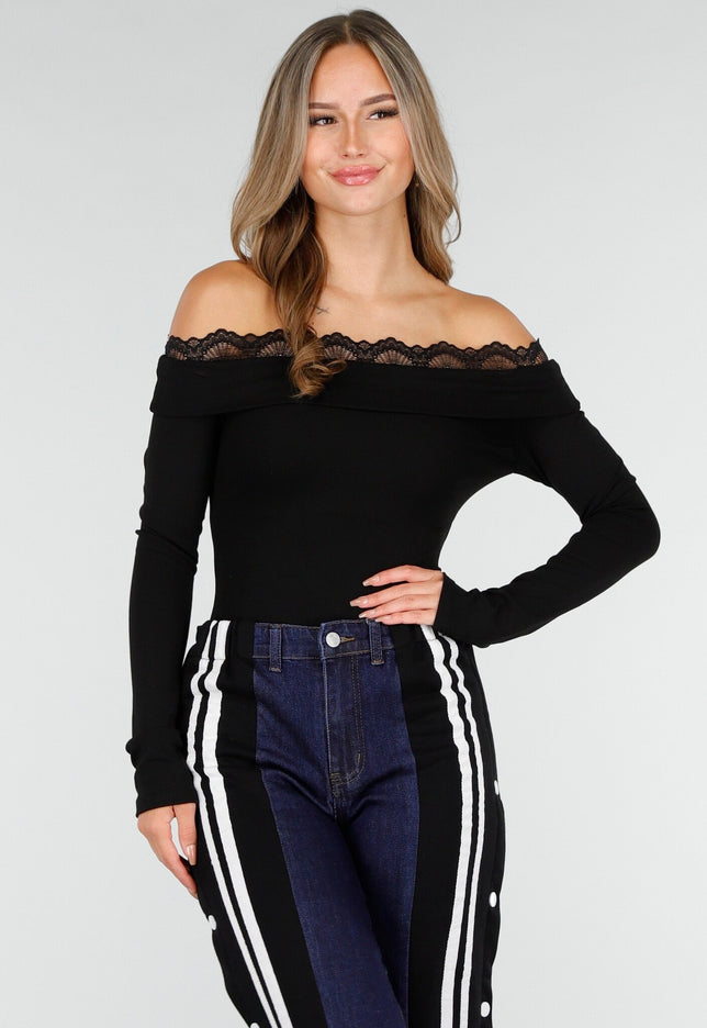 NEW030925 Zwarte Off-Shoulder Top met Kant
