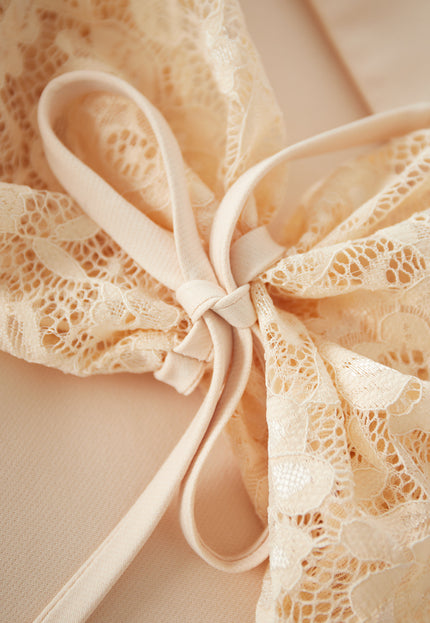 OP=OP.39.NL Beige Cropped Blazer met Kantdetails