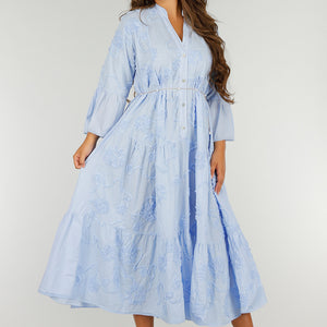NEW040625 Lichtblauwe Maxi-Jurk met Borduursels