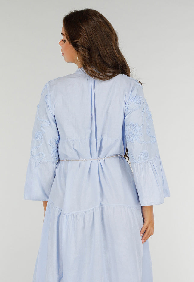 NEW040625 Lichtblauwe Maxi-Jurk met Borduursels