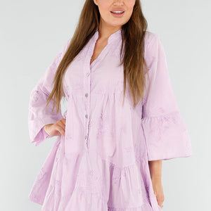 NEW040625 Lichtpaarse Jurk met Borduursels en Knopen