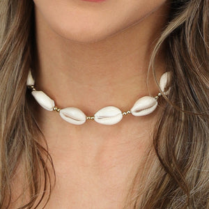 NEW050325 Halsketting met Kauri Schelpjes en Gouden Kraaltjes