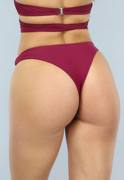 NEW0506 Cheeky Bikini Broekje in Burgundy