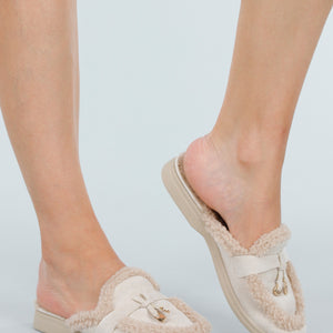 NEW051125 Beige Instap Slippers