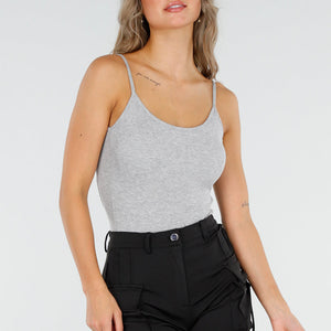 NEW060825 Grijze Rib Bodysuit met Pads