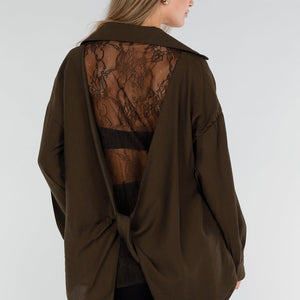 NEW071026 Bruine Lange Blouse met Kanten Rug