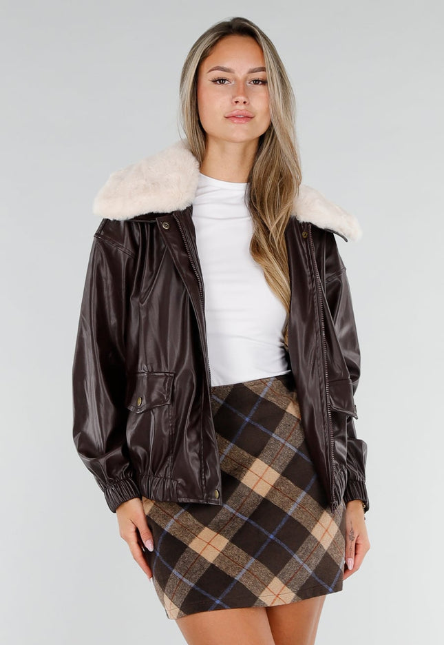 NEW071026 Bruine Lederlook Jas met Zachte Kraag