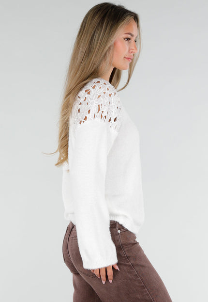 NEW071026 Witte Trui met Gehaakte Schouders