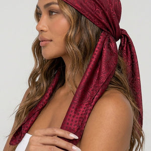 NEW080726 Bordeaux Satijnen Bandana met Bloemenprint
