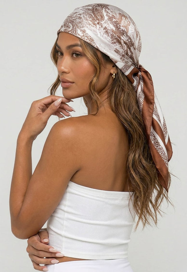 NEW080726 Bruine Satijnen Bandana met Print