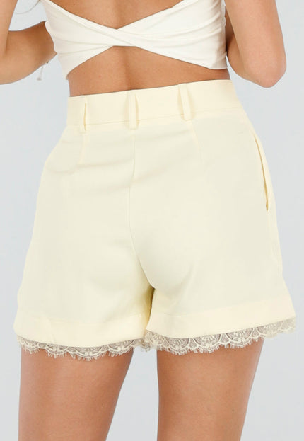 NEW080726 Lichtgele Shorts met Kant