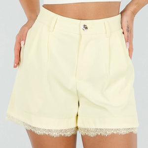 NEW080726 Lichtgele Shorts met Kant