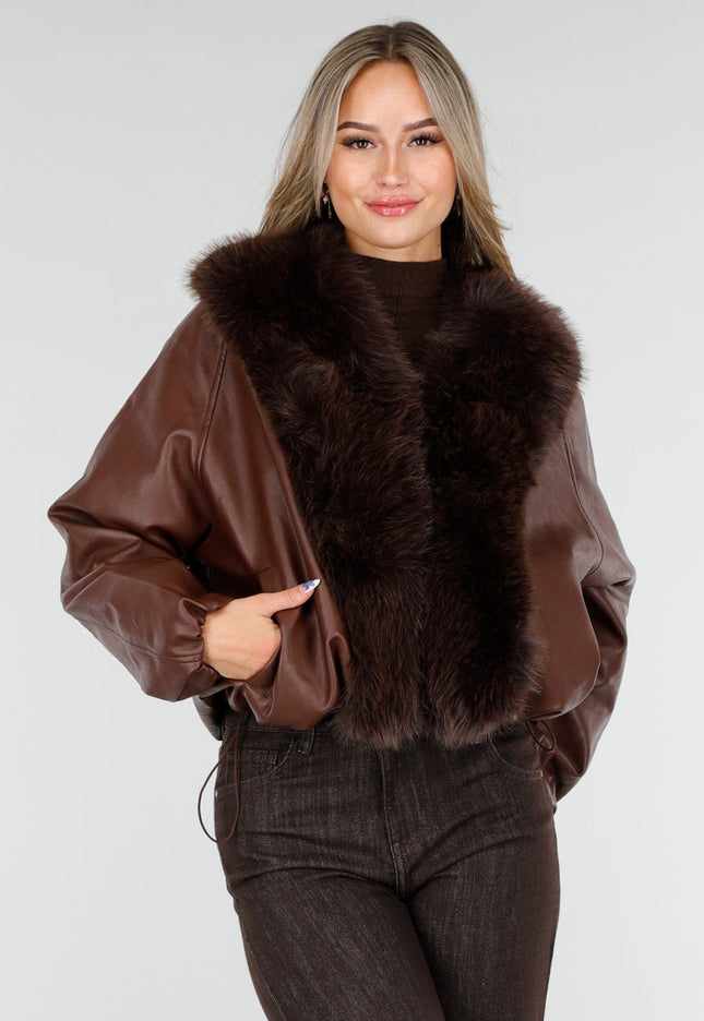 NEW081025 Bruine Lederlook Jas met Bontkraag