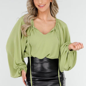 NEW090425 Olijfgroene Blouse met V-hals