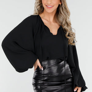 NEW090425 Zwart Geknoopte Blouse met V-hals