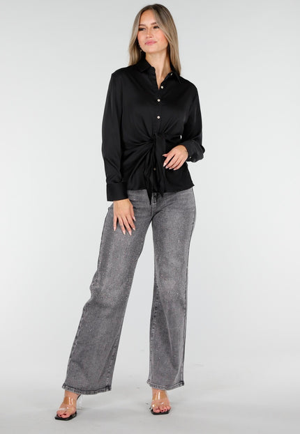 OP=OP.AV.09 Zwarte Satijnlook Blouse met Strikdetail