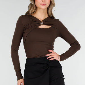 NEW101225 Bruine Top met Cut-Out en Detail