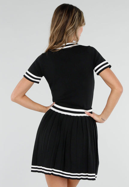 NEW110226 Zwarte Set met Polo Top en Plissé Rok