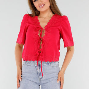 NEW110625 Rode Top met Striksluiting