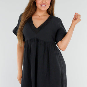 NEW110625 Zwarte Katoenen Jurk met Borduursel