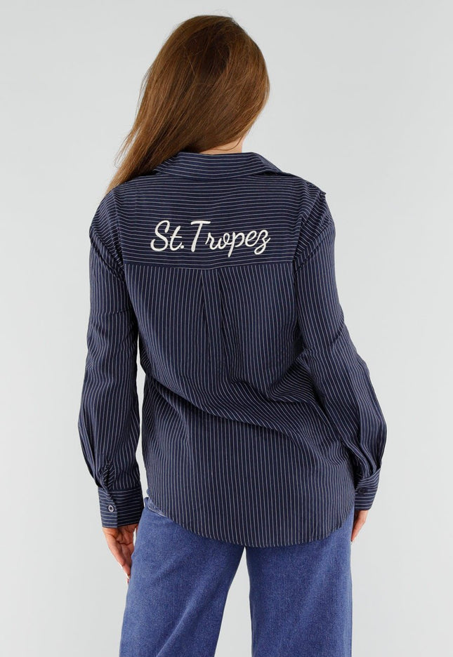 OP=OP.AV.09 Blauwe Blouse met Borduursel