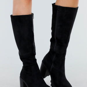 OP=OP.08.NL Zwarte Knielaarzen met Suedelook