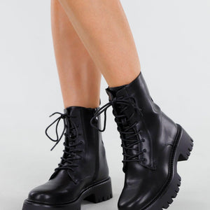 OP=OP.01.NL Zwarte Veterlaarzen met Grove Zolen