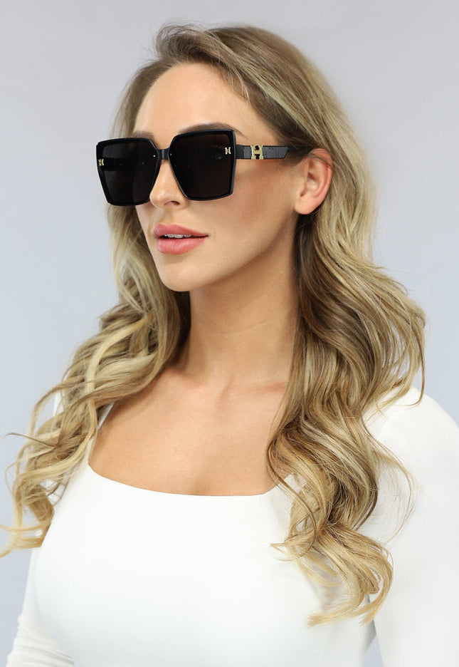 NEW1402 Grote Zwarte Zonnebril met Details